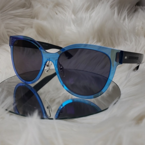 Alexander McQueen Accessories - Alexander McQueen injected cat eye  sunglasses
